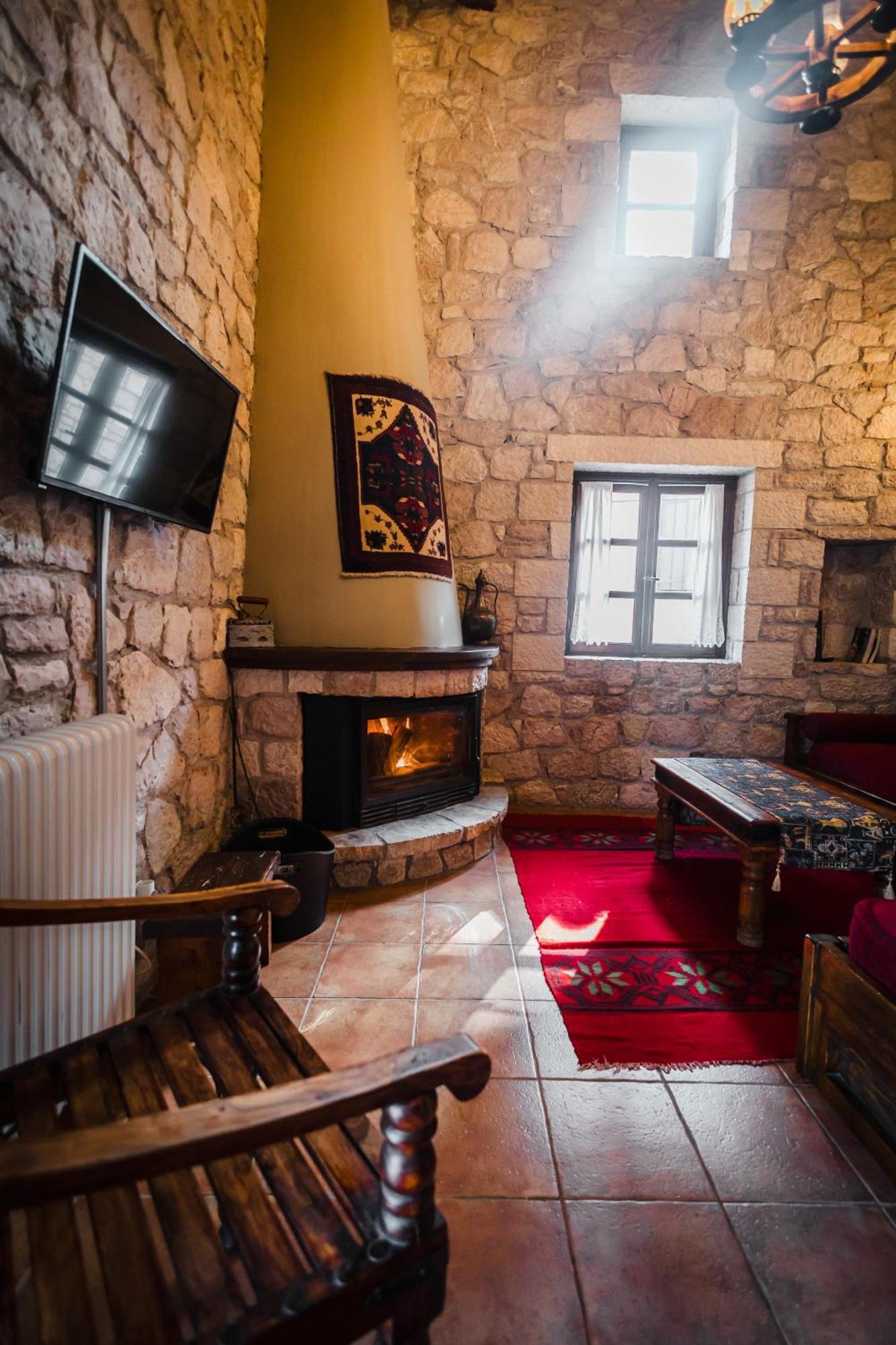 Guesthouse Armakas Kalavryta Ngoại thất bức ảnh